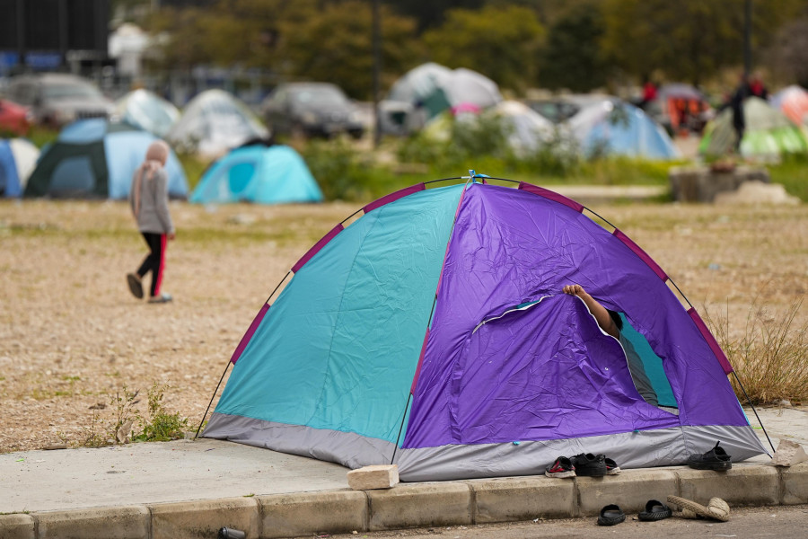 Displaced Lebanese families shelter in tents along Beirut’s waterfront following the latest Israel–Lebanon war, in Beirut, Lebanon, in March 2026.